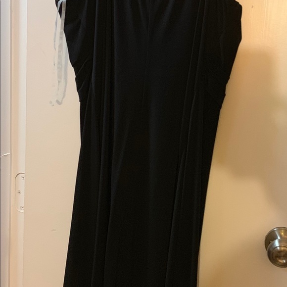 Black dress - Picture 3 of 5